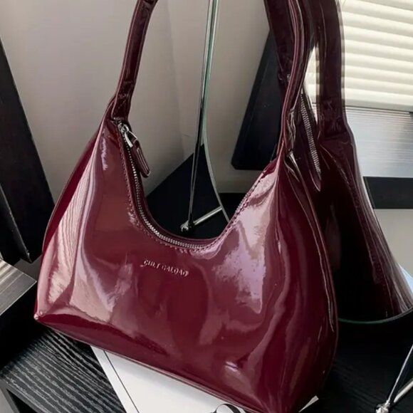Statement vegan leather bag in a stunning wine red - Picture 4 of 4
